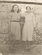 Η Ανθούλα Μακρένογλου με την Κατίνα Καρίπογλου στη Νέα Ζίχνη (1943)