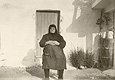 Η μητέρα του  Ευάγγελου, Κυριακή Παντολέων στο σπίτι της στον Μαυρόλοφο