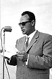 Ο πρόεδρος της Κοινότητας Νέων Επιβατών Φίλιππος Παλάζης κηρύσσει την έναρξη των Γ΄Αρχιγενείων, Νέοι Επιβάτες Μάϊος 1966
