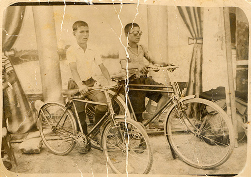 Μικροί ποδηλάτες στον Μαυρόλοφο (1952)