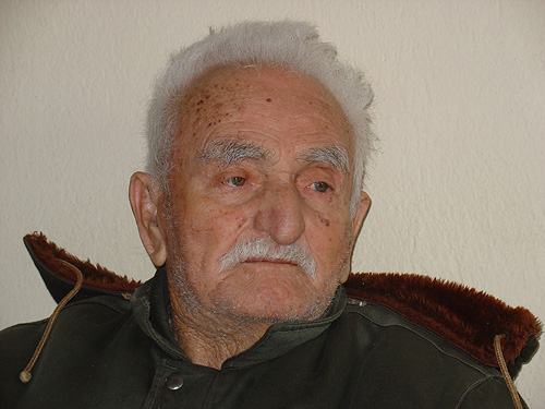 Ο Δημήτριος Μοδρουβάνος στο σπίτι του στις 10/02/2006
