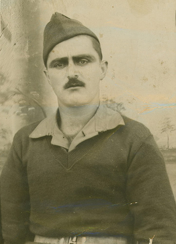 Ο Ζαχαρίας Πασχαλίδης με στρατιωτική στολή