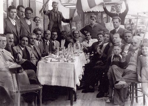 Ενθύμιο από τη συνάντηση για ίδρυση της Αδελφότητας Φλογηταινών Βορείου Ελλάδος  'Ο Άγιος Γεώργιος' στο καφενείο του Φλογητιανού Μάγιογλου στην οδό Πτολεμαίων, Θεσσαλονίκη, 1950