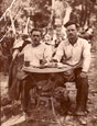 Ο Γεώργιος Πανταζής (δεξιά) με φίλο του στο Μαρούσι