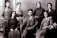 Οικογενειακή φωτογραφία του Ιωάννη Χαραλαμπίδη, Αθήνα 1925 περίπου.