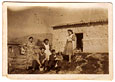 Οικογενειακή φωτογραφία του ζεύγους Αδάμ και Σοφίας Γατζίδη, Γιάλτα Κριμαίας 23-6-1927.