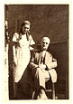 Η Σοφία Τσακίρογλου με τον σύζυγο της Δημήτριο από την Σπάρτη Πισιδίας Μικράς Ασίας, αρχές του εικοστού αιώνα