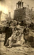 Ο Στράτος και ο  Δάνος Συμεωνίδης (από αριστερά προς τα δεξιά) ανίψια της Μικρασιάτισσας Θεοδώρας Τομόγλου - Τσακίρογλου,  Σύρος 29 Απριλίου 1927