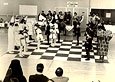 Ζωντανό ανθρώπινο σκάκι στο Κλειστό Γυμναστήριο του Αιγάλεω, δεκαετία του '70
